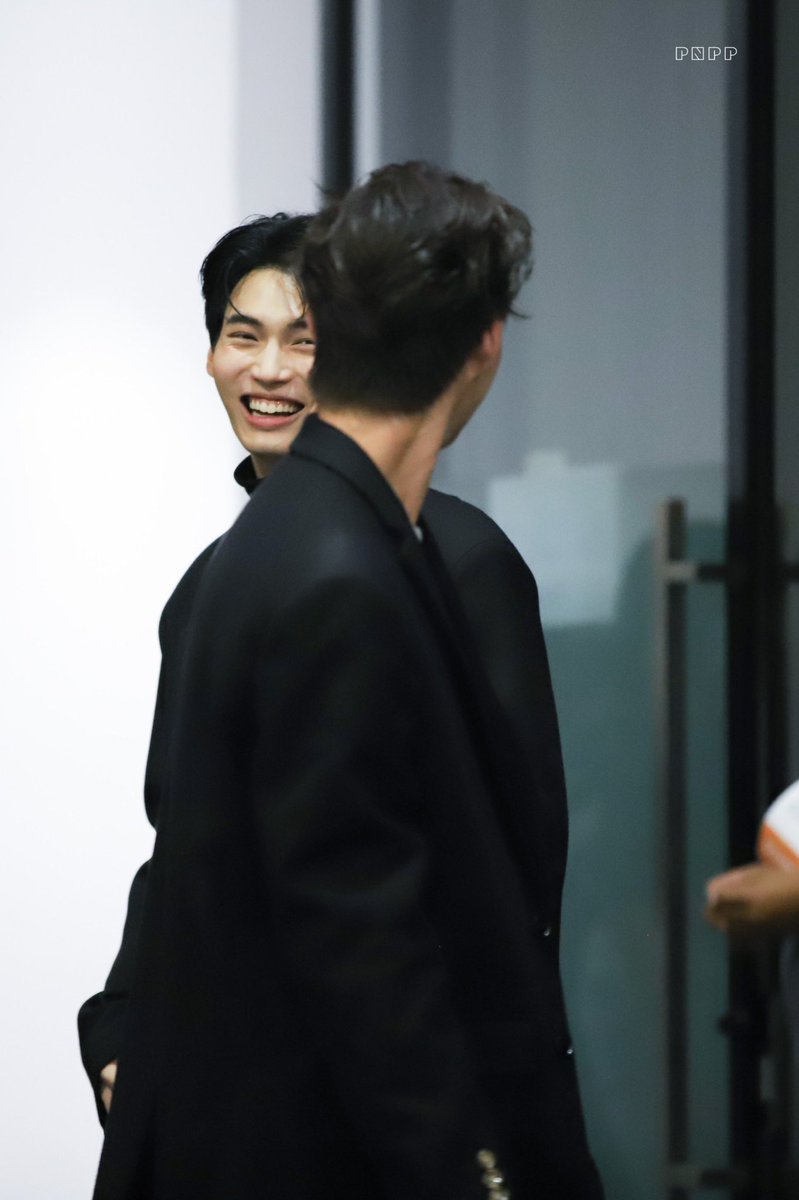 hourlybw's tweet photo. knew that smile looked familiar

#ไบร์ทวิน #bbrightvc #winmetawin https://t.co/MwEer741oZ