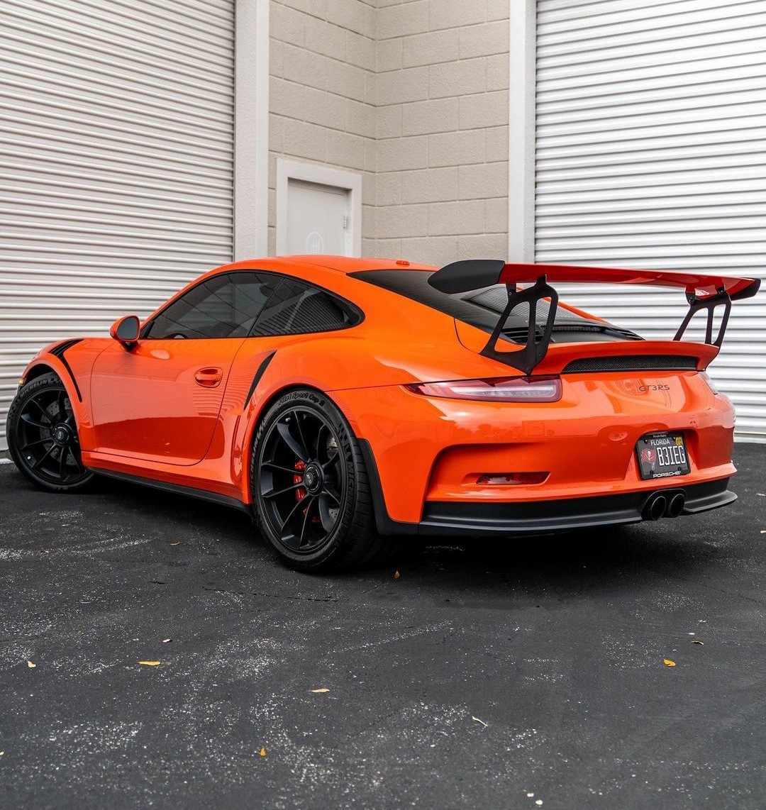 Porsche Club tweet media