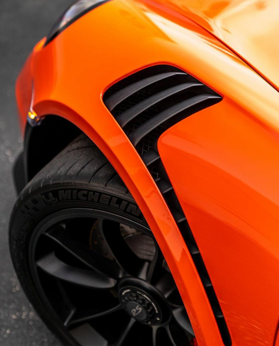 Porsche Club tweet media