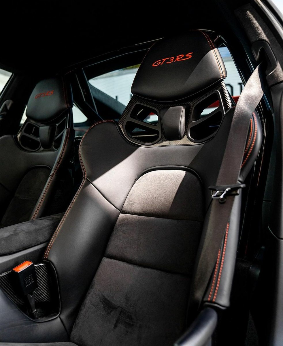 Porsche Club tweet media