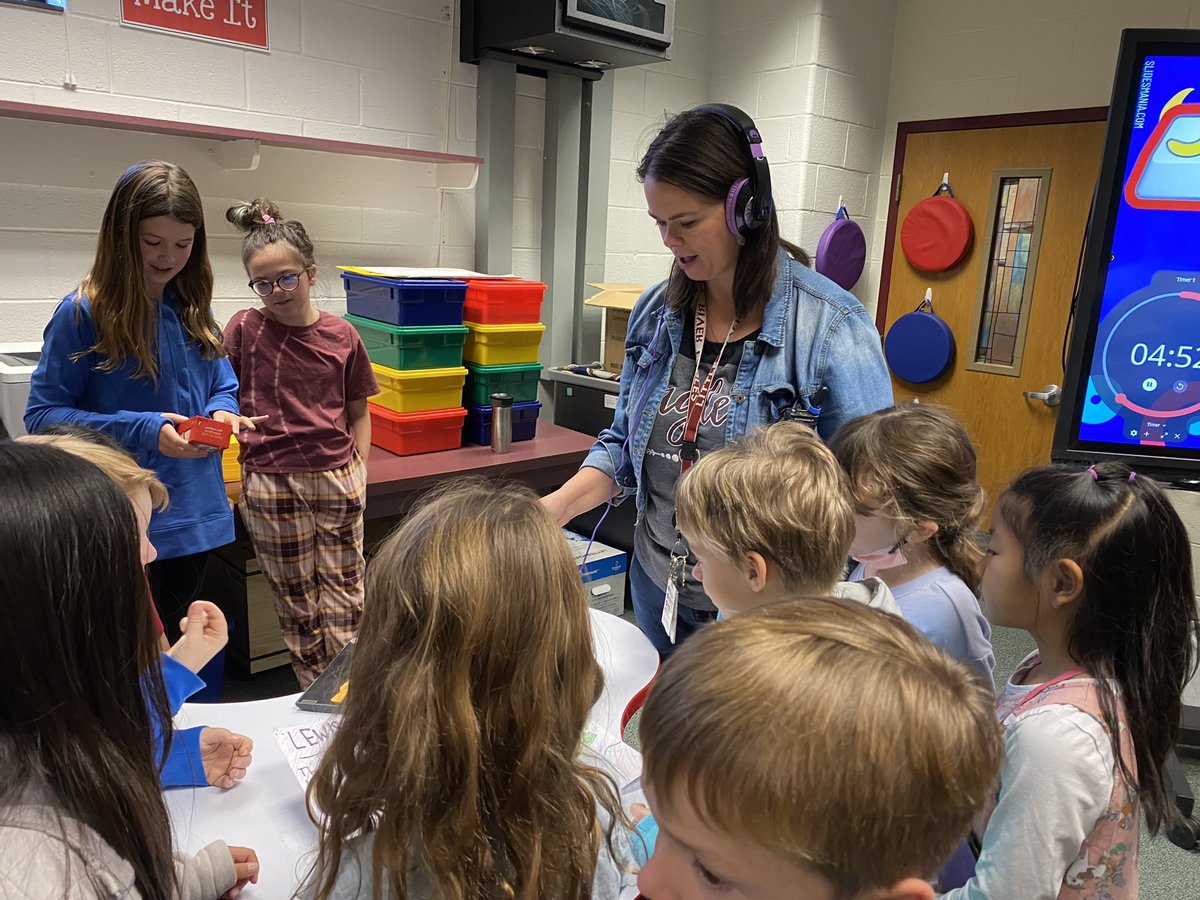 jillbuss2014's tweet photo. 5th grade Ss share what they learned about Westward Expansion with 2nd graders using Scratch CS First and @makeymakey! #csshowcase @csforlcps @BethFisherIFT @LittleRiverLCPS @GoogleCSFirst https://t.co/4Cu4zSUxOt