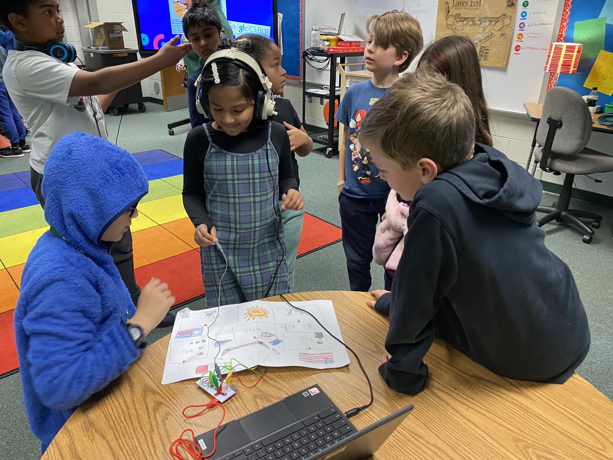 jillbuss2014's tweet photo. 5th grade Ss share what they learned about Westward Expansion with 2nd graders using Scratch CS First and @makeymakey! #csshowcase @csforlcps @BethFisherIFT @LittleRiverLCPS @GoogleCSFirst https://t.co/4Cu4zSUxOt