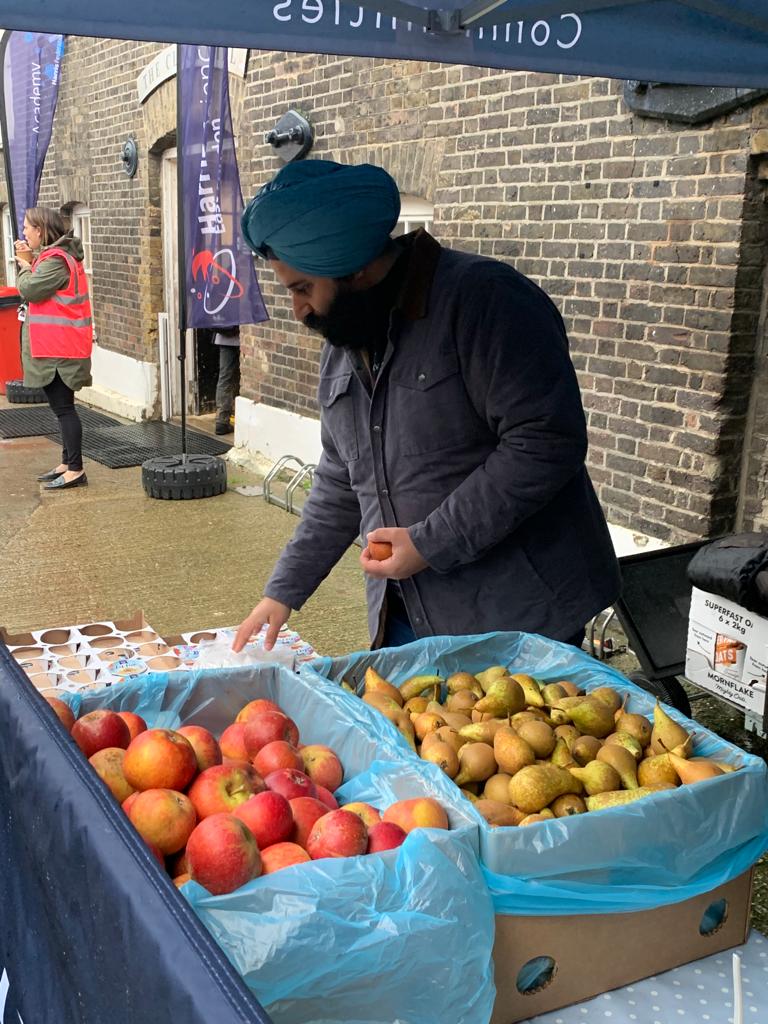 The Feeding Communities tent was spotted outside Bromley-By-Bow last Thursday, where Dean Collins and Raj Singh were up bright and early with breakfast for anyone passing by!
Free support for communities, no questions asked.

#feedingcommunties #kindness #community #london