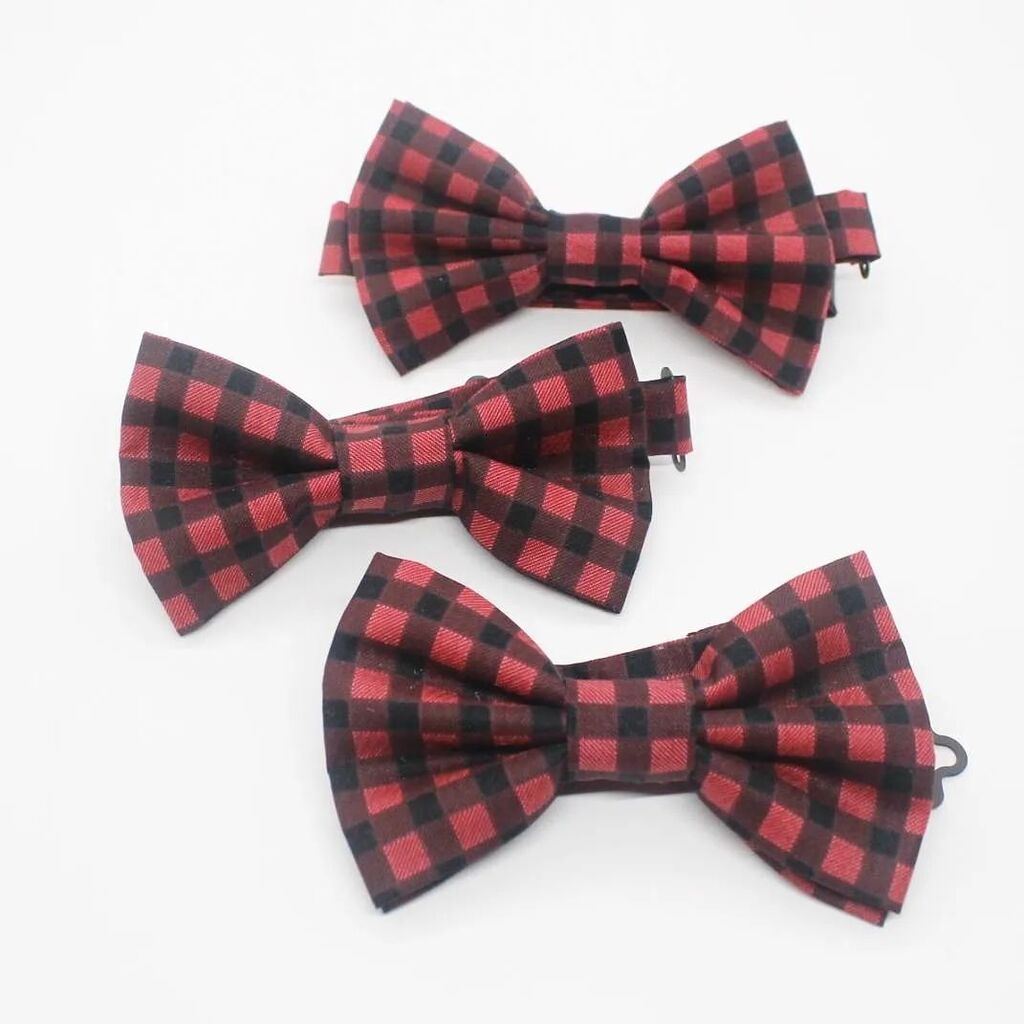 BeckerHandmade's tweet image. Classic buffalo plaid pre tied bow ties!

DM me to order your custom accessory. See below for my basic procong:
Bow ties $35
Pet bows $15
Scrunchies $9

#BeckerHandmade instagr.am/p/ClRHc2rgks5/
