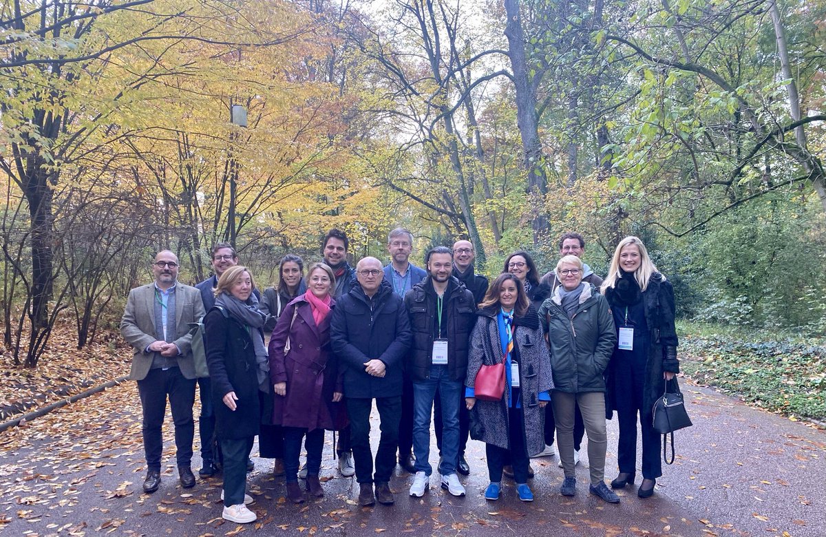 📸 Photo officielle de la #SoFOG (presque au complet) en direct du Parc de la Tête d’Or ! 
Nous vous attendons nombreux pour les 18iemes Journées Nationales !
#congresSoFOG