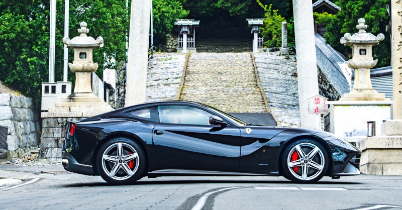 Ferrari's tweet photo. The Tokaido Route has long held a special fascination for Japanese travellers. 
This summer dozens of Ferraristi set off westward from #Tokyo, on the over 400 km route leading to #Suzuka, to pay their own kind of homage. 
Get the full story. 
#FerrariMagazine #Ferrari