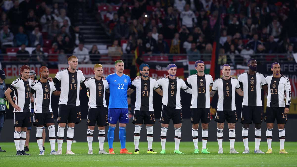 andrheinrich's tweet photo. @heuteshow Ultimativer Teamvorschlag, das #DFBTeam setzt ein #Zeichen und zeigt sich als DIE Mannschaft der WM. So ist nun keiner mehr einzeln angreifbar. Ihr würdet so gefeiert, @DFB_Team ! @OneLove #FIFAWorldCup https://t.co/1wnnxGlzyH