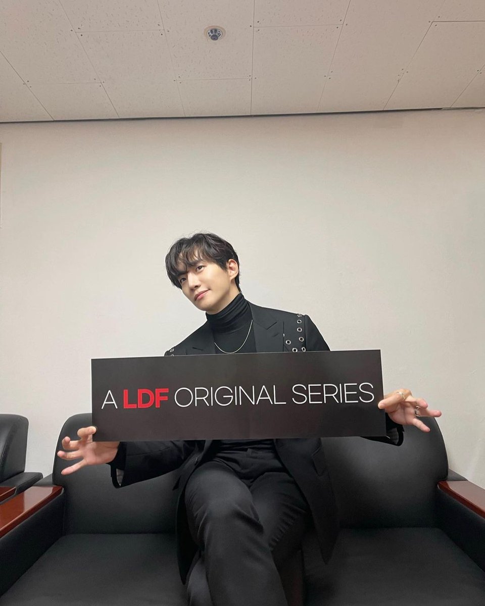 2pmalways's tweet photo. [2PM IG]
Knock knock✊ The travel gift has arrived 🧳

#FromBeginning #ToEnd
#AbundantWithKillingPoints #TravelAfterAwhile 💛
https://t.co/75X8e83YD0 https://t.co/5hscypF31X