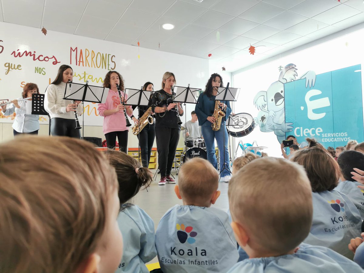 "La música es el arte más directo, entra por el oído y va al corazón"

¡Celebramos en la #EIViator el #DiaDeLaMusica con la mejor compañía! La <a href="/Banda_Viator/">Banda Municipal de Música de Viator</a> nos ha hecho pasar un rato maravilloso al ritmo de sus instrumentos.
Un auténtico lujo!