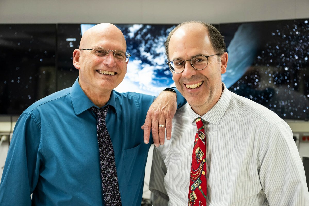 UWSSEC's tweet photo. Weather is fun! Just ask @UW_AOS professors, @saackerm and Jonathan Martin, known as The Weather Guys on @WPR 🙂https://t.co/NJSqSYKn5Y https://t.co/YgMhphDqT3