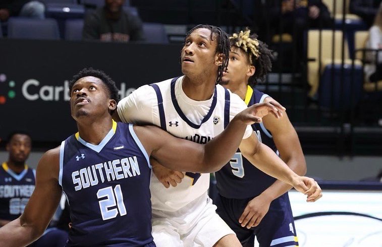 JaguarHoops's tweet photo. FlicksπΈπΈ from Friday night at @CalMBBall . #SouthernIsTheStandard #Family #SUBasketball #WeAreSouthern #GoJags https://t.co/ha6DKjXuVV