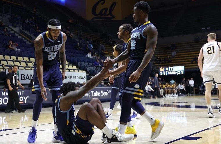 JaguarHoops's tweet photo. FlicksπΈπΈ from Friday night at @CalMBBall . #SouthernIsTheStandard #Family #SUBasketball #WeAreSouthern #GoJags https://t.co/ha6DKjXuVV