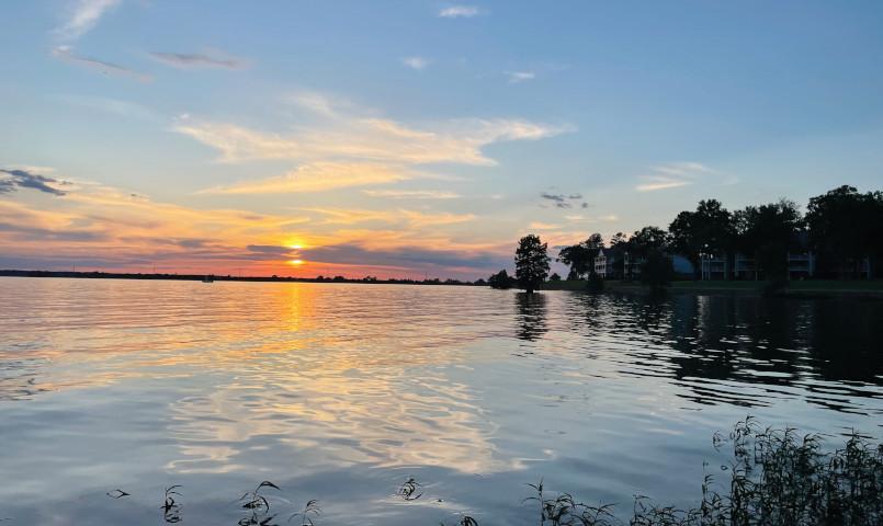 PCRlifestyle's tweet photo. Located in the heart of SC’s beautiful Lowcountry on the south shore of the state’s largest freshwater lake, McCord’s Ferry at Lake Marion is a #masterplanned #lakefrontcommunity in a natural forest setting. Learn more here: https://t.co/xHvXAPoJmC https://t.co/Moz3LUiDx0