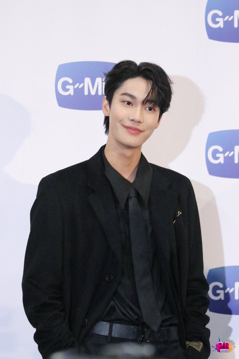 PRSocietyNews's tweet photo. ดิว-จิรวรรตน์ ฝากผลงานปีหน้าทั้งสองเรื่อง #เพราะเธอคือรักแรก ประกบคู่ พรีม-ชนิกานต์ และอีกเรื่อง #facelesslove ตื่นเต้นได้ร่วมงาน เก้า-สุภัสสรา พีช-พชร 

#dew_jsu
#GMMTV2023 https://t.co/3kedEaxL3H