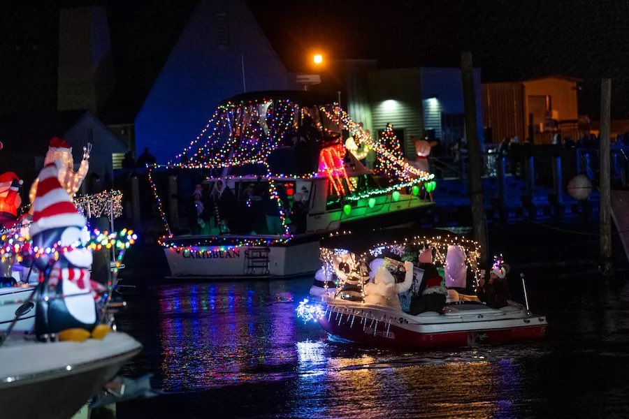 Patchogue’s big Christmas Holiday Boat Parade happened on the Patchogue River over the weekend. Here are some of our favorite photos. 

📸: <a href="/AndrewTheoPhoto/">Andrew Theodorakis</a>

More photos ⬇️ 

greaterlongisland.com/25-photos-thes…