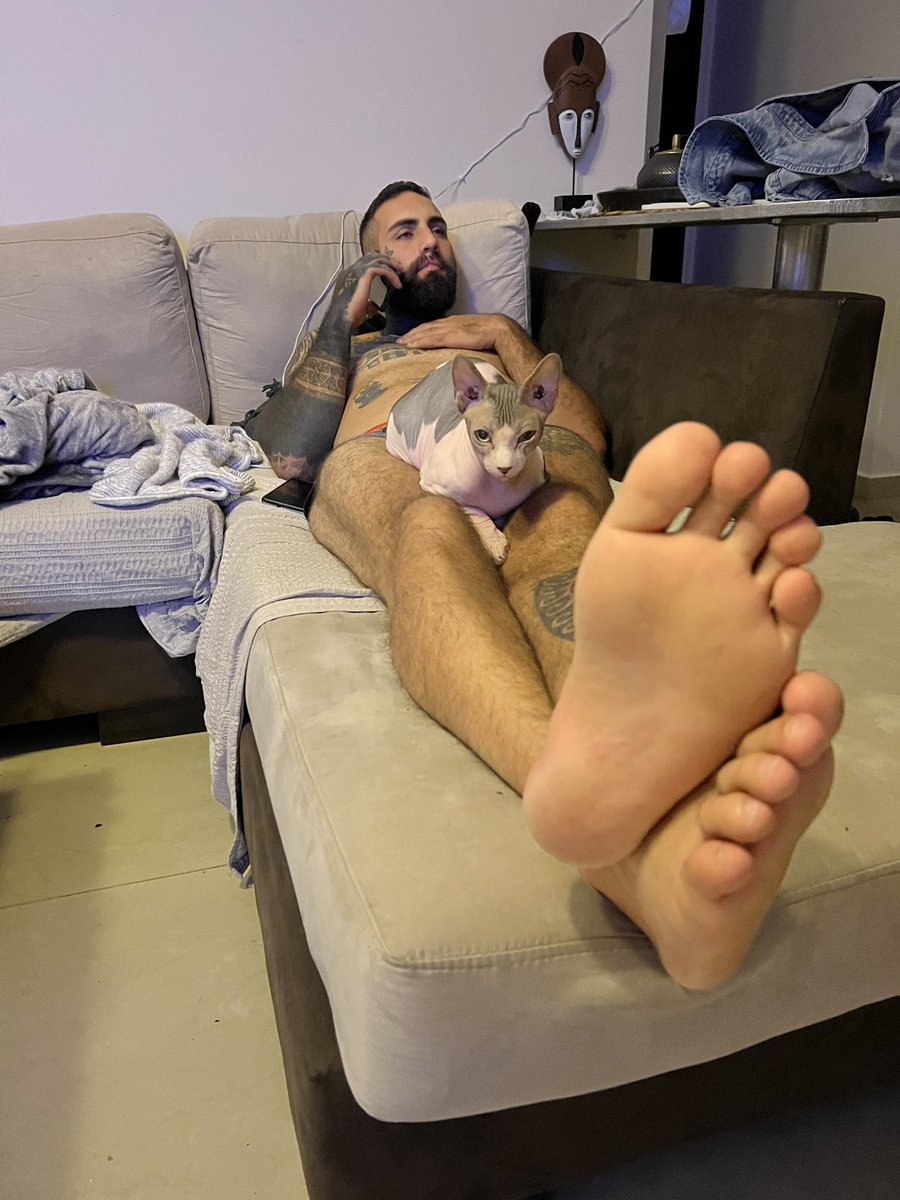Mindyfreaks28's tweet photo. Feet king #feetworship #feetsoles #feetpic #feet #foot #soles #toes #sizetwitter #ALPHA #LegsWideSpread #tomsoma4 #RT4Masters2 #Rtsub_Jmoore #RtFindom15 #feetfethish #slave #feetfinder #feetpicsforsales #Feet https://t.co/mtuY6GOa2j