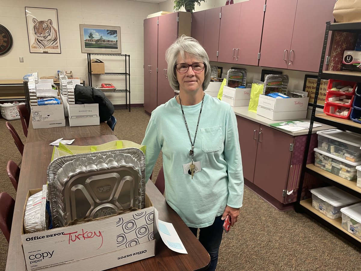 Mrs. Gougler has a heart for serving those in need.  So grateful for her dedication to organizing ⁦@AMCHSWeb⁩ turkey/ham meal deliveries for Thanksgiving. ⁦#BeResilient