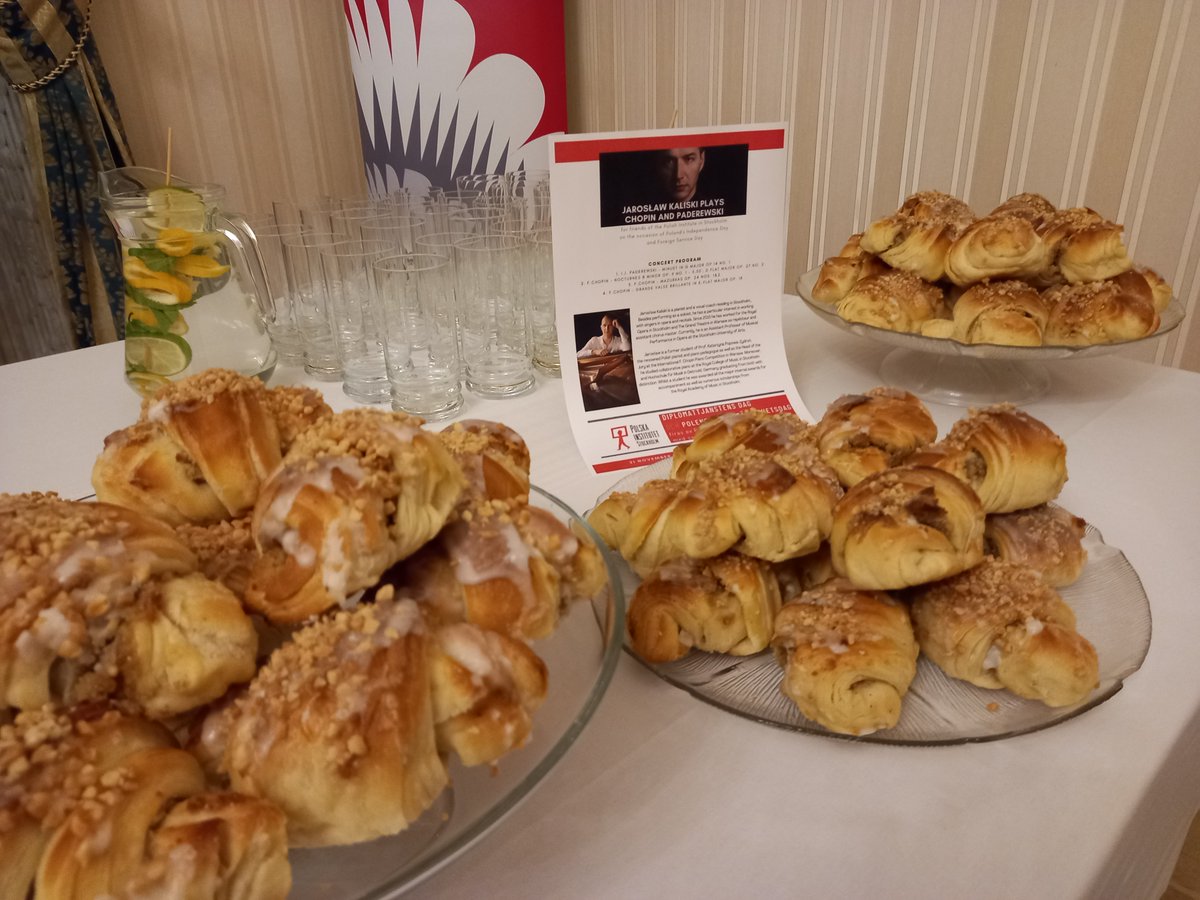PLinstStockholm's tweet photo. Yesterday's celebration of #ForeignServiceWeek with @PLinstStockholm s friends from diplomatic missions in 🇸🇪 and some of our project partners enjoying Jarosław Kaliski's amazing piano concert and also St. Martin's croissants! Thank you so much @PLinSweden for having us! #DSZ2022 https://t.co/65ypJxkTen