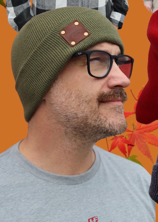 GIVEAWAY! 

Colder weather is here and we’re giving away one of our ‘Gansett Leather Patch Beanies to a lucky winner! To enter, RT this post and follow us here and on IG - @gansettbeerpvd.

instagram.com/gansettbeerpvd