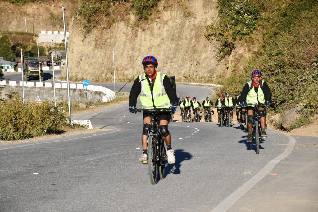 GajrajCorps_IA's tweet photo. #ECTTAA
#IndianArmy Cycling expedition as part of Eastern command Trans-Theatre Adventure Activity marched ahead on the second leg of journey from #Dahung to #Khuppi, #ArunachalPradesh along a picturesque & challenging mountainous route.
@adgpi
@easterncomd https://t.co/OxFvYF456J