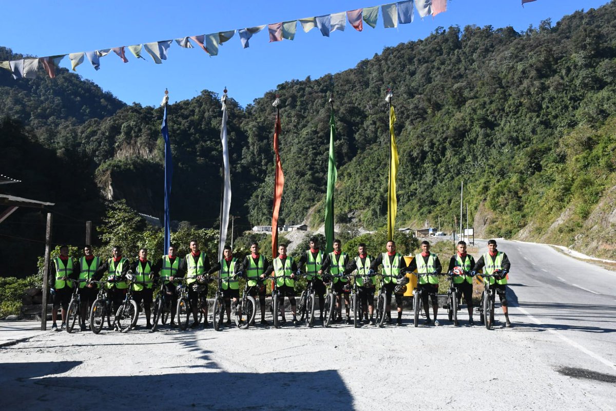 GajrajCorps_IA's tweet photo. #ECTTAA
#IndianArmy Cycling expedition as part of Eastern command Trans-Theatre Adventure Activity marched ahead on the second leg of journey from #Dahung to #Khuppi, #ArunachalPradesh along a picturesque & challenging mountainous route.
@adgpi
@easterncomd https://t.co/OxFvYF456J