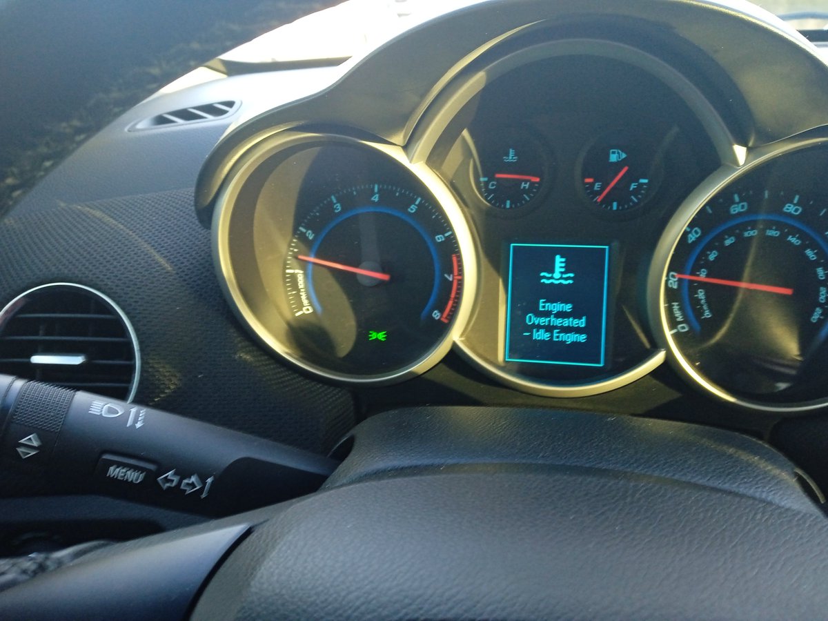 Mariaimiri's tweet photo. @AutoNation After a month 'of fixing the car' they give it back to us in worse condition than it was. We had to stop 3 times on our way to work in the middle of the road.@FreewayChevy https://t.co/3UyqvQmnP7