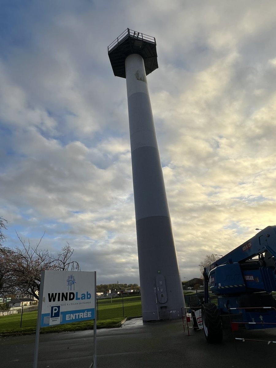 EcologistesHDF's tweet photo. 💨👩🏭Visite du centre de formation pour techniciens de maintenance éolien #windlab par @IndustriLABHDF avec @katyvuylsteker @thhutin et @YannickBrohard.
Une industrie d’avenir, avec des taux d’embauche de 100% en sortie de formation. https://t.co/Z6LSRToHAO