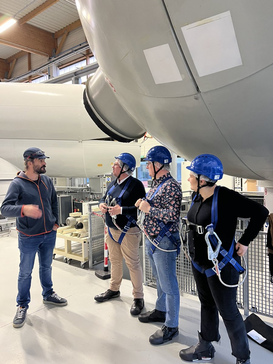 EcologistesHDF's tweet photo. 💨👩🏭Visite du centre de formation pour techniciens de maintenance éolien #windlab par @IndustriLABHDF avec @katyvuylsteker @thhutin et @YannickBrohard.
Une industrie d’avenir, avec des taux d’embauche de 100% en sortie de formation. https://t.co/Z6LSRToHAO