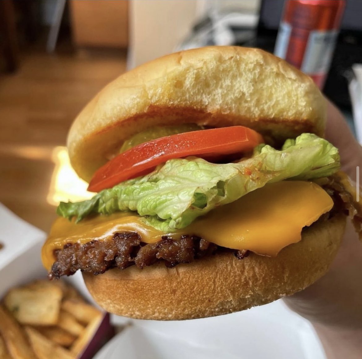 PLNTBurger's tweet photo. you can get this burger for free when you sign up to join the #PLNTFam

that’s not a typo, all you need to do to claim your FREE burger is sign up at https://t.co/KLF2wjSyZg https://t.co/dt6lTXCxb6