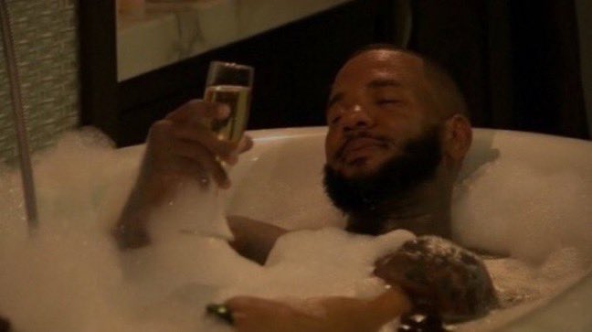 em_Lazzy's tweet photo. when you're back in your own space after being with others for too long https://t.co/pmfHjdHHmz
