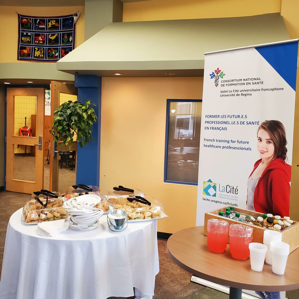 LaCiteSK's tweet photo. Extrêmement fiers de nos étudiantes bilingues en sciences infirmières!
La relève est en marche! 
#scbscn #UofR #laciteuniversitairefrancophone #sante #sciencesinfirmieres #healthsask #CNFS https://t.co/B0FBPwV3BK