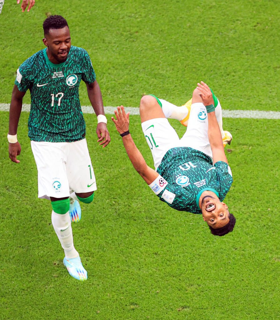 433's tweet photo. Saudi Arabia's King Salman has announced a public holiday tomorrow to celebrate their win against Argentina 🇸🇦🙌 https://t.co/5huEvTdbKz