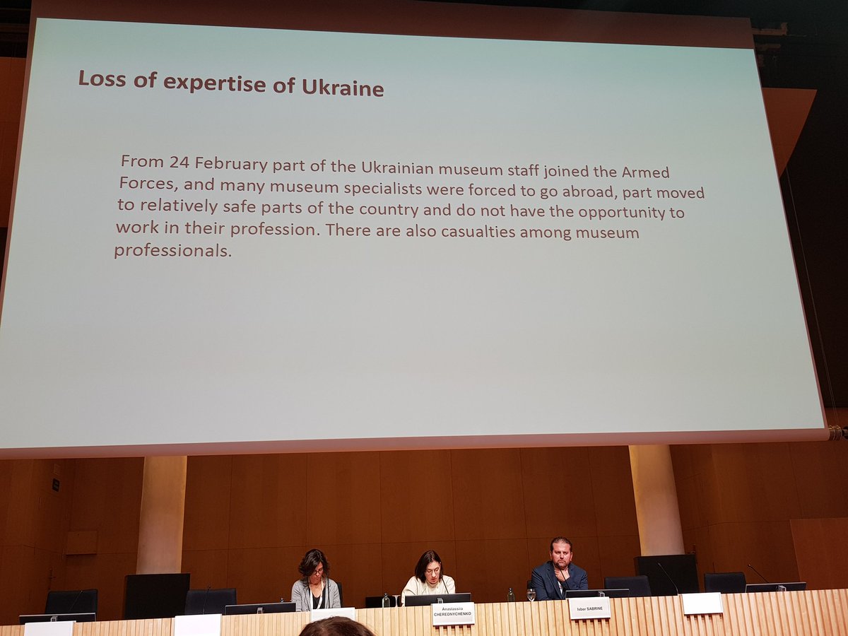 FaimpAvicom's tweet photo. In the presentation #CulturalHeritage at gunpoint she explained
- The destruction of #heritage & the red list with places in risk
- Loosing talent #MuseumProfessionals joining the army
- International support examples
- Chalenge: #Audiences & post war #IcomUkraine #JornadaXML22 https://t.co/zw8cXYwPvF