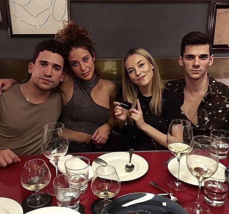 elitearchivees's tweet image. 