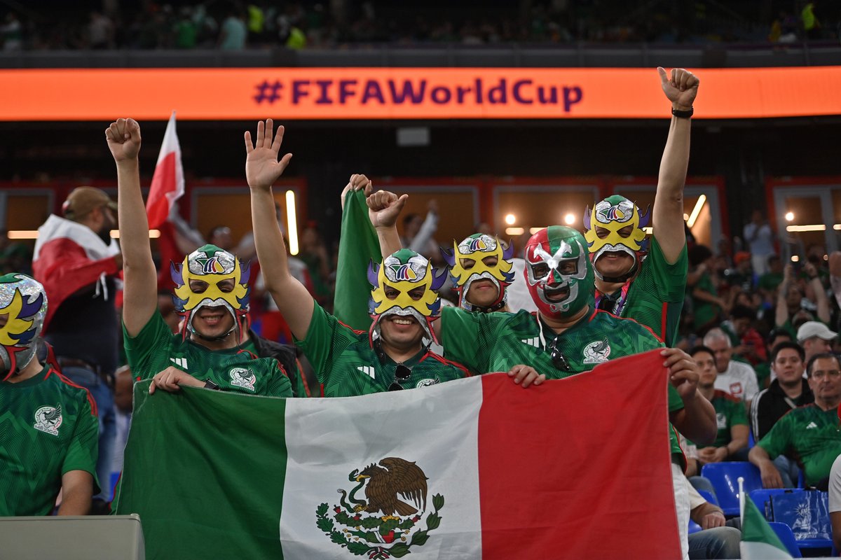 LaCronicaDeHoy's tweet photo. #LaCrónicaDelMundial | Ya suena el Himno nacional mexicano en la cancha del estadio 974. ¡Hoy debuta El Tri en la Copa del Mundo de #Qatar2022! https://t.co/FVmehoa9WH