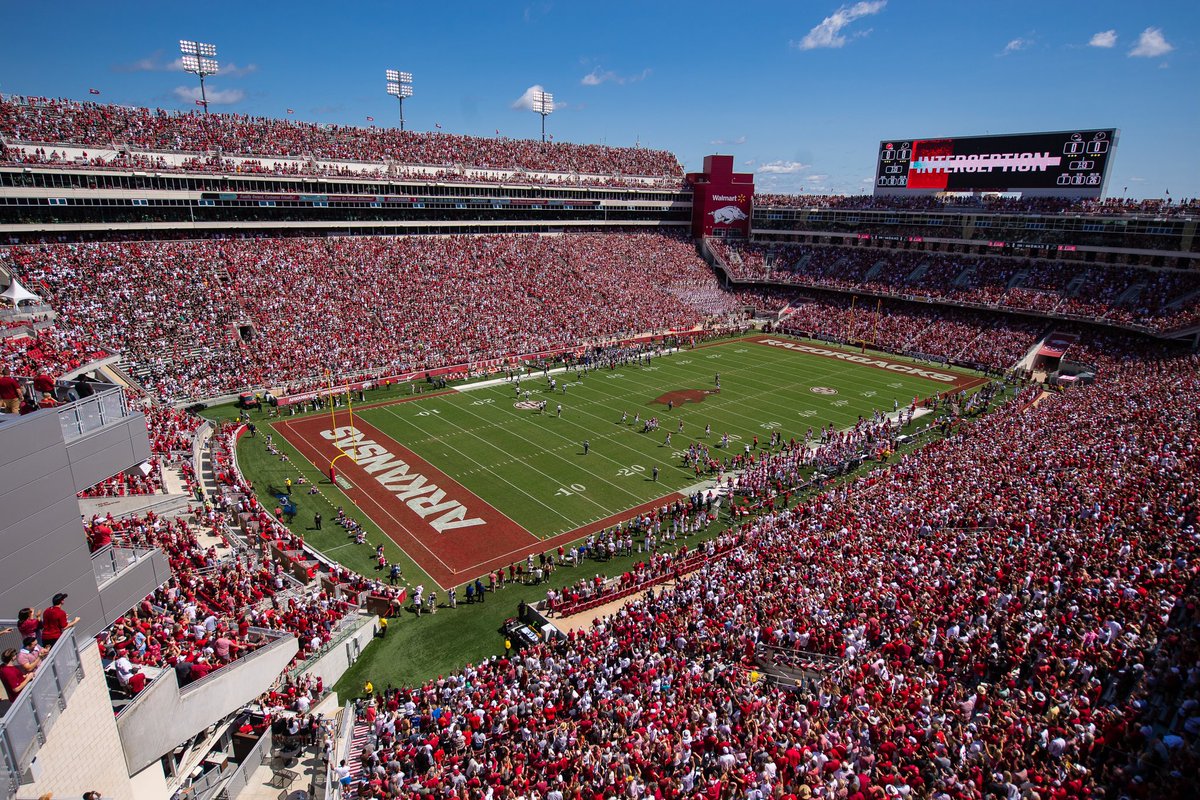 RazorbackFB's tweet photo. THANK YOU to the best fans in the country for keeping Razorback Stadium electric all season long ⚡️ https://t.co/HEIIJsNR0R