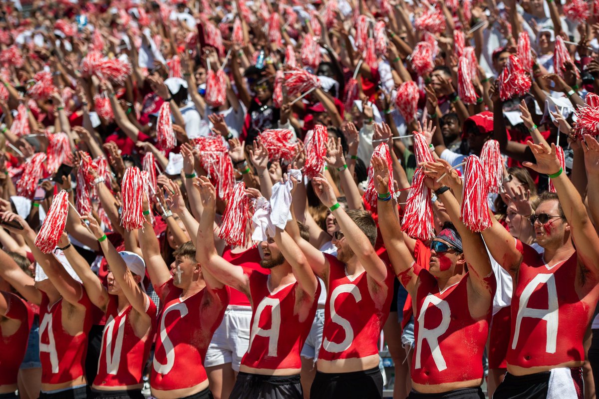 RazorbackFB's tweet photo. THANK YOU to the best fans in the country for keeping Razorback Stadium electric all season long ⚡️ https://t.co/HEIIJsNR0R