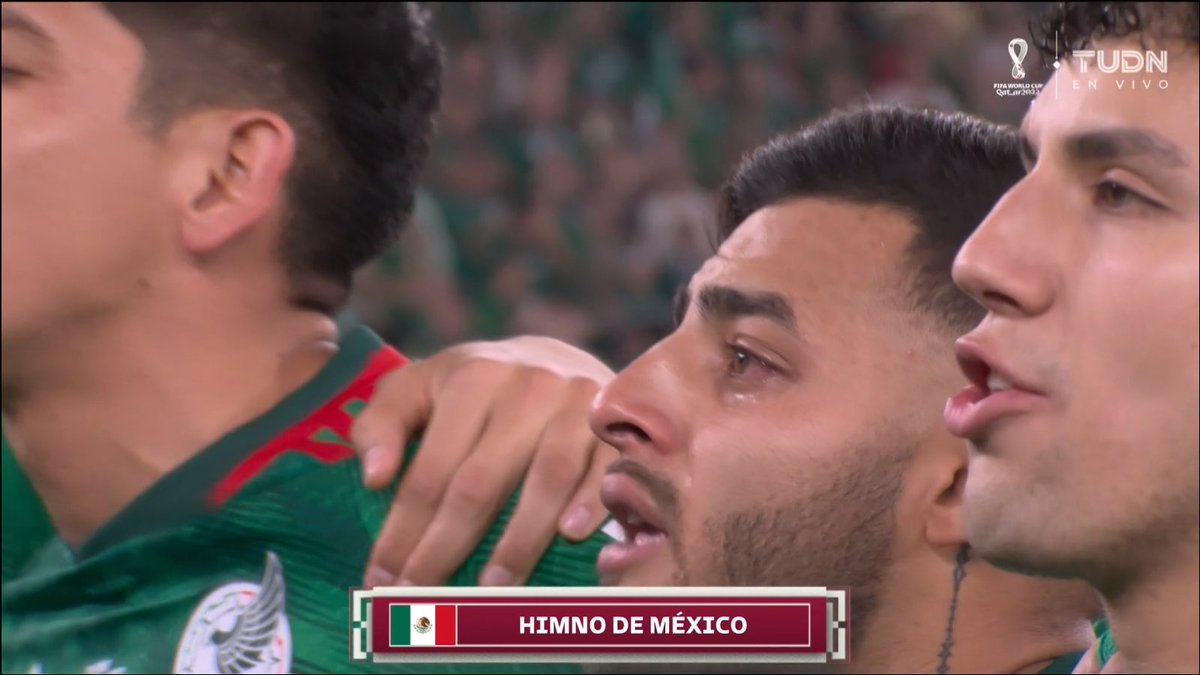 neverchangexx's tweet photo. Yo todo el año critique y critique a la selección mexicana

También yo al 1er segundo del Himno Nacional: https://t.co/KuqZ1A6IdQ