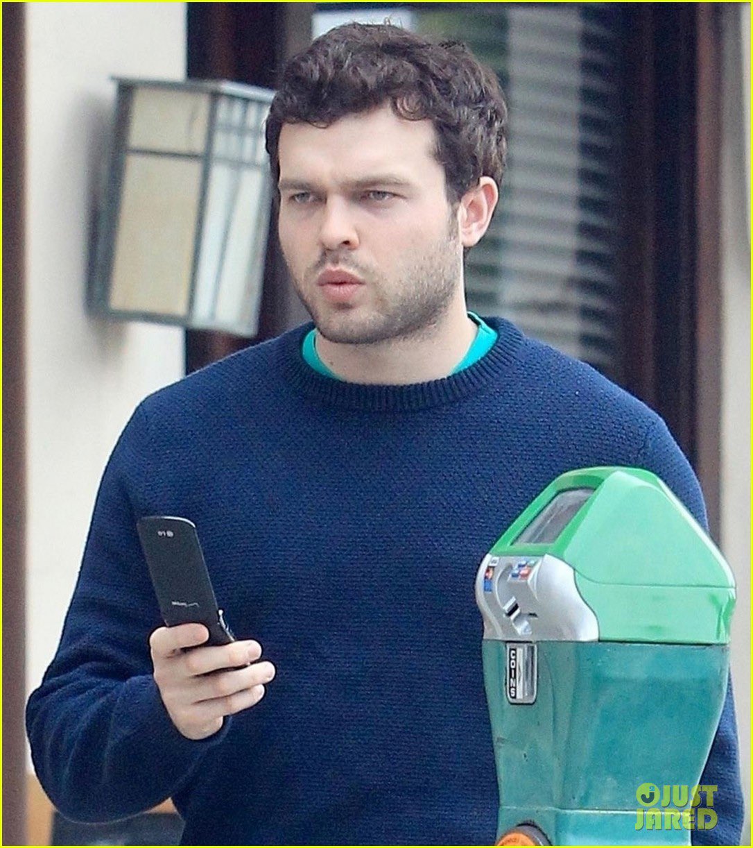 Happy Birthday to the man who run this account from his flip phone, Alden Ehrenreich!!! See him messageing below 