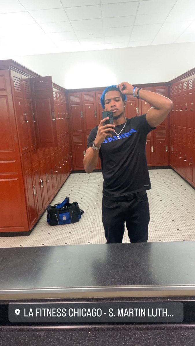 FOURcefield's tweet photo. Get you a bag and it put it up for no reason 🔐 https://t.co/uLBTnSFBFU