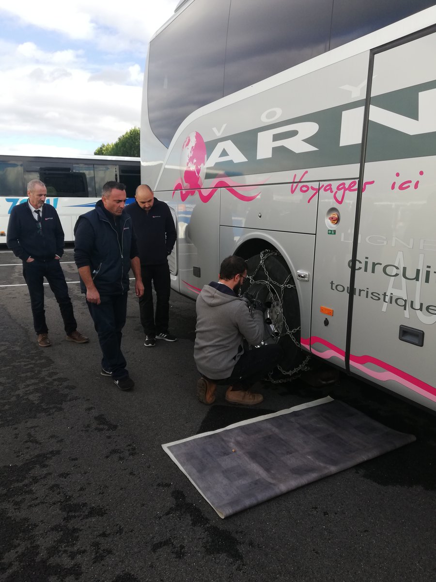 Prefet84's tweet photo. [ATELIERS SÉCURITÉ ROUTIÈRE] La #GGD84 et la préfecture de Vaucluse animaient ce jour des ateliers à #Pernes-les-Fontaines, dans l'entreprise #Voyages Arnaud, signataire de la charge #7engagements pour une route plus sûre. https://t.co/UgOQgGRldT