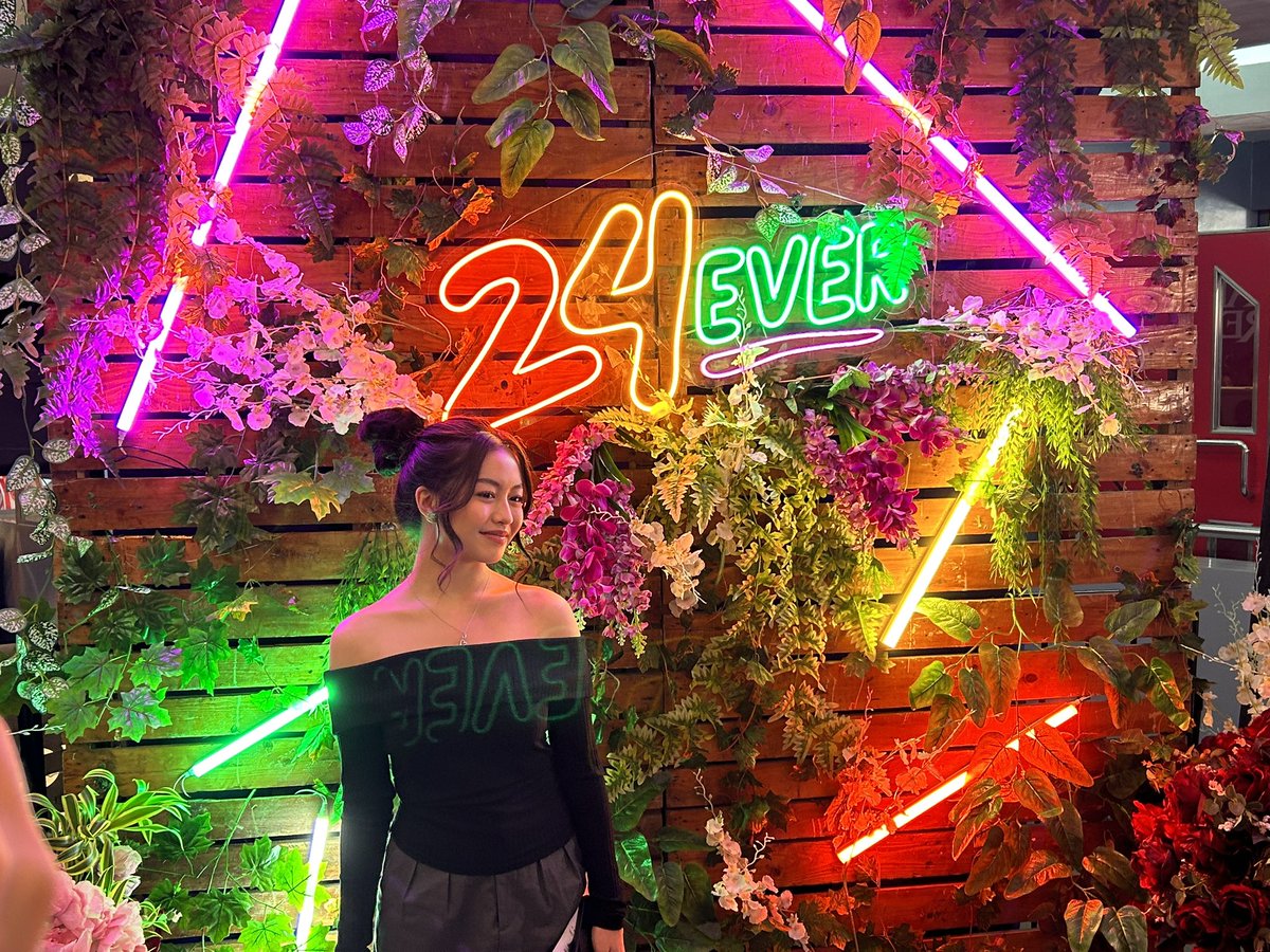 saintxashley's tweet photo. — ashley del mundo at the red carpet premiere of #AnIncovenientLove ✨

congratulations belle and donny ❤️💙 https://t.co/6X0YnBhZDp