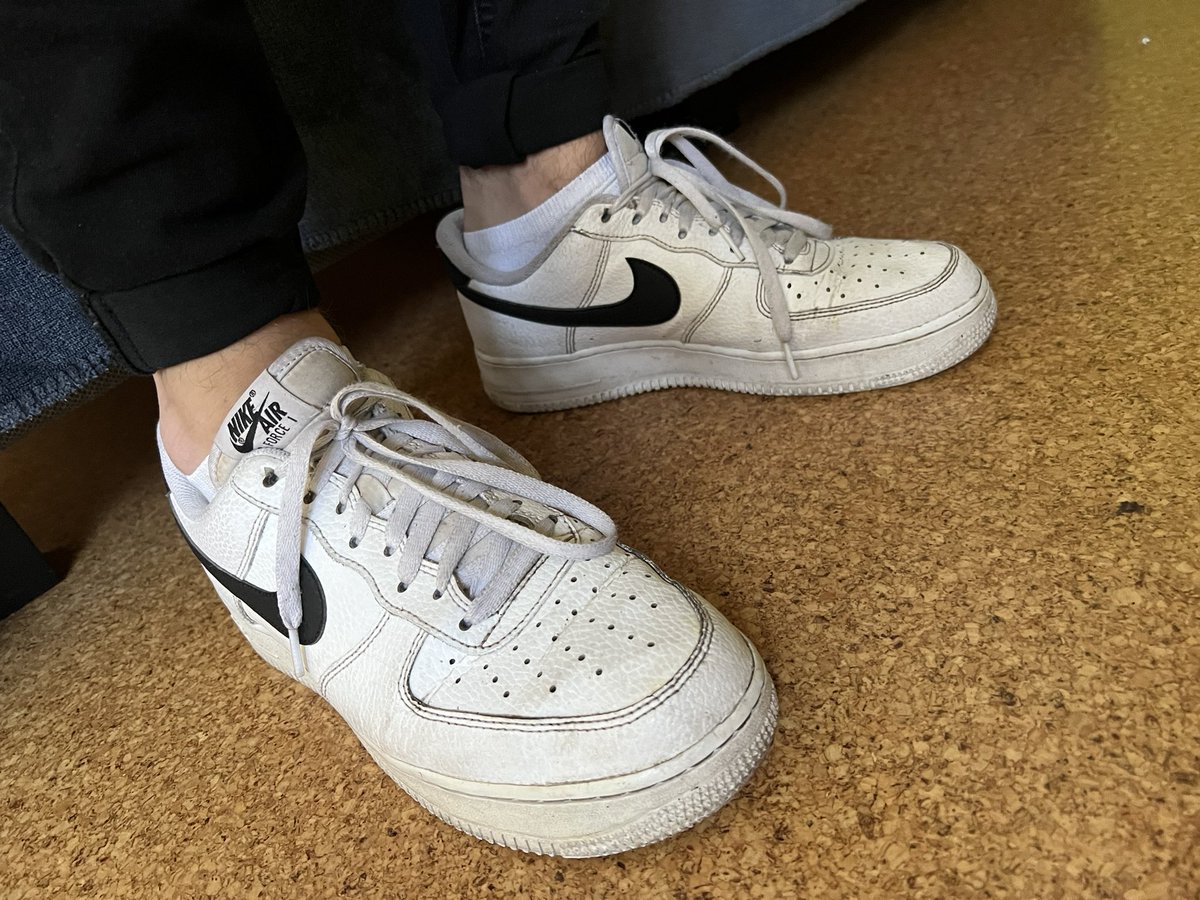 Leon032003's tweet photo. Auf die Knie und Schuhe sauber lecken!

#cashmaster #füße #CashMachine #cashsub #gay https://t.co/pWsQXBgjb1