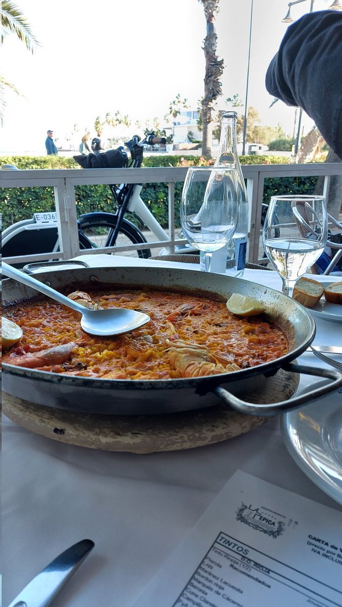 Last couple of Days in Valencia.  Contrast between Old world and Modernism.  Birthplace of Paella.