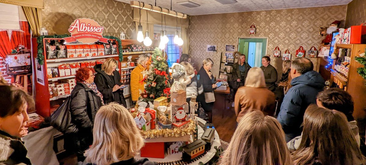 Cpme68's tweet photo. 🫦Rencontre gourmande ce jour du réseau féminin #CPMELLES dans le #Hautrhin, à la découverte d’une famille alsacienne qui confectionne d’authentiques biscuits artisanaux depuis 1946.
Guidé par Céline Albisser, sa dynamique dirigeante, issue de la 3ème génération. https://t.co/kLKrWLFUNP