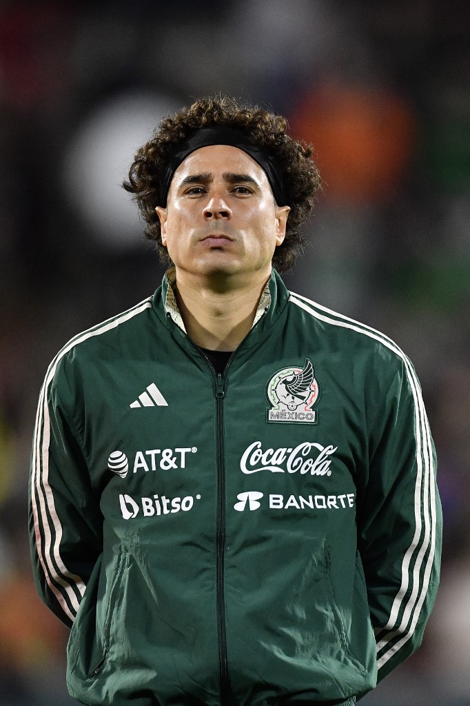 gatomestre's tweet photo. 🧤🇲🇽📊
Ochoa entra no grupo de atletas que jogaram cinco Copas!
➡️2022, 2018, 2014, 2010 e 2006.
+ jogadores que disputaram 5 Copas:
- Messi 🇦🇷
- Carbajal e Rafa Márquez 🇲🇽
- Matthaäus 🇩🇪
- Buffon 🇮🇹
Caso Guardado entre em campo, ele também entra no grupo.
📸: AFP
#MEXxPOL https://t.co/ICrrjU0h8q