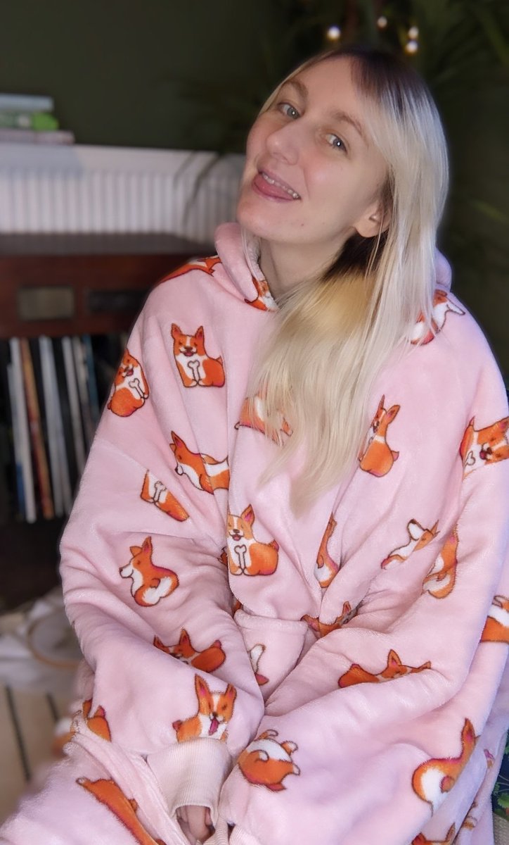 GlitteringGh0st's tweet photo. You all know how much I love my oodie 💖 One of the main reasons I love the cold weather is so I can wear it 24/7! 

Also the best gift I ever got Foz, I don't think I'll ever top it 😂

@TheOodie have a Black Friday sale right now so go check it out!

https://t.co/h2Yz9IrLt4 #ad https://t.co/llMaIra4jF
