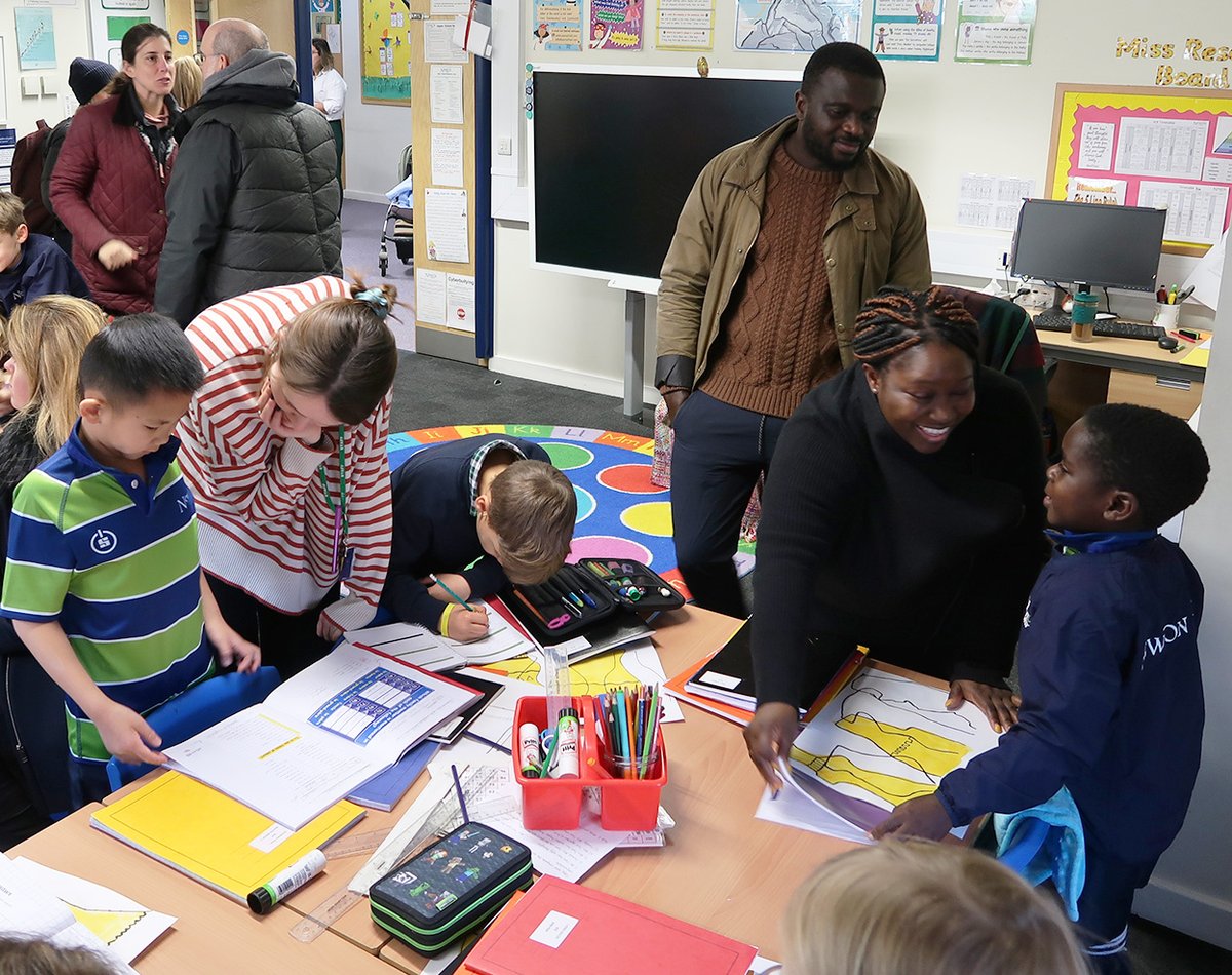 NewtonPrepSch's tweet photo. This morning we invited Year 3 families into the classrooms to look at all the hard work the children have done so far this year. It was wonderful to see so many happy, smiley faces! π
#NewtonLearning #NewtonProud #NewtonYear3 https://t.co/G9sVlzyVug