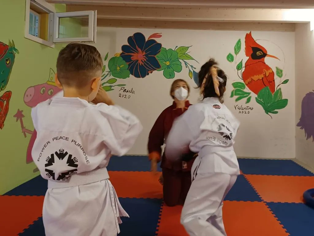 La nostra Martial Arts Therapist Elena Codoi allena due piccoli eroi presso Case Gialle AGEOP a Bologna.

KKC Italia, Powe Peace Purpose!

#kkc_italia
#kidskickingcancer
#artimarziali
