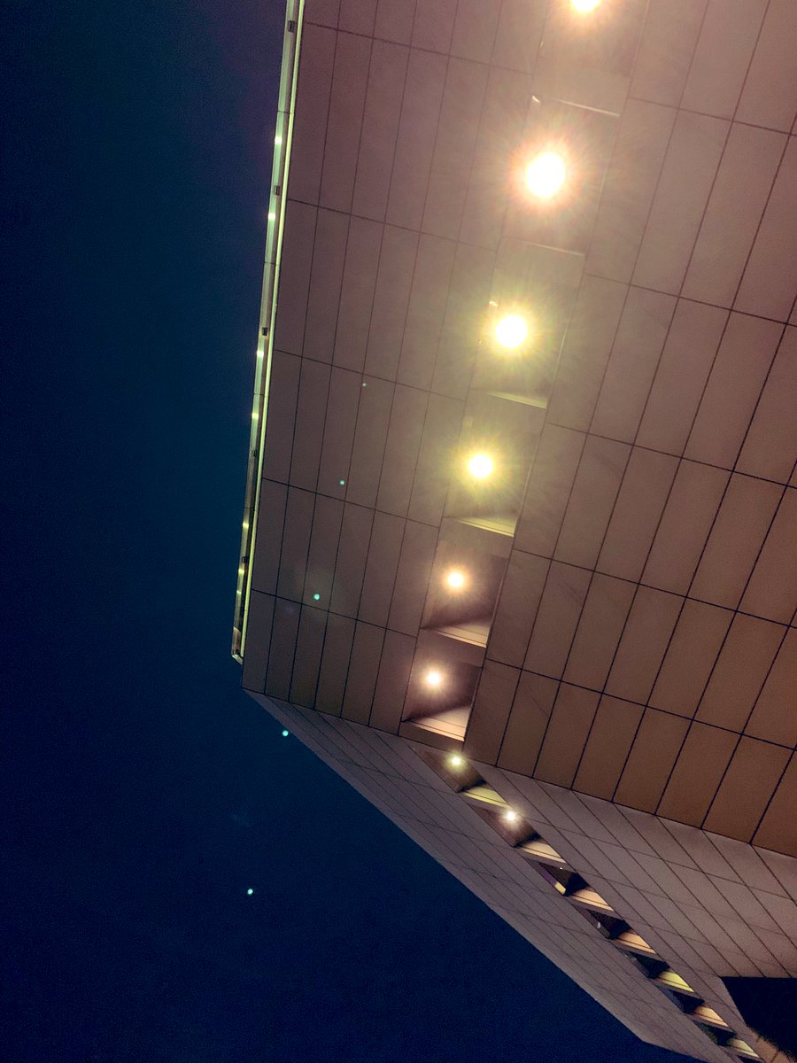 nan2nan2nannan's tweet photo. 久々のなんばハッチは宇宙船みたいに見えました🛸
#WurtS
#RTTM https://t.co/CDXg6kV5FI
